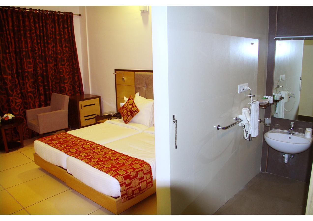 Hotel Aswathy Kodungallur Ngoại thất bức ảnh
